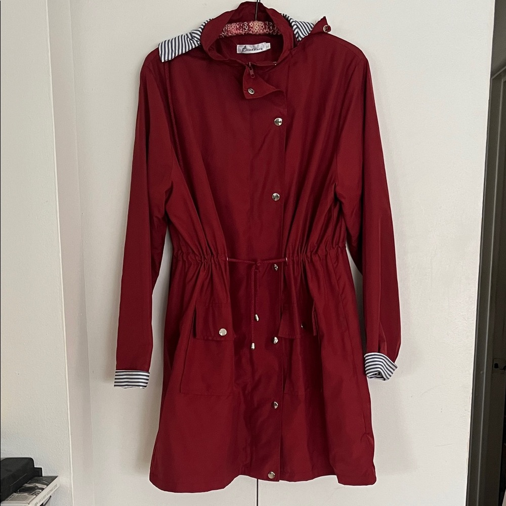 Women's Lightweight Rain Jacket With Removable Hood